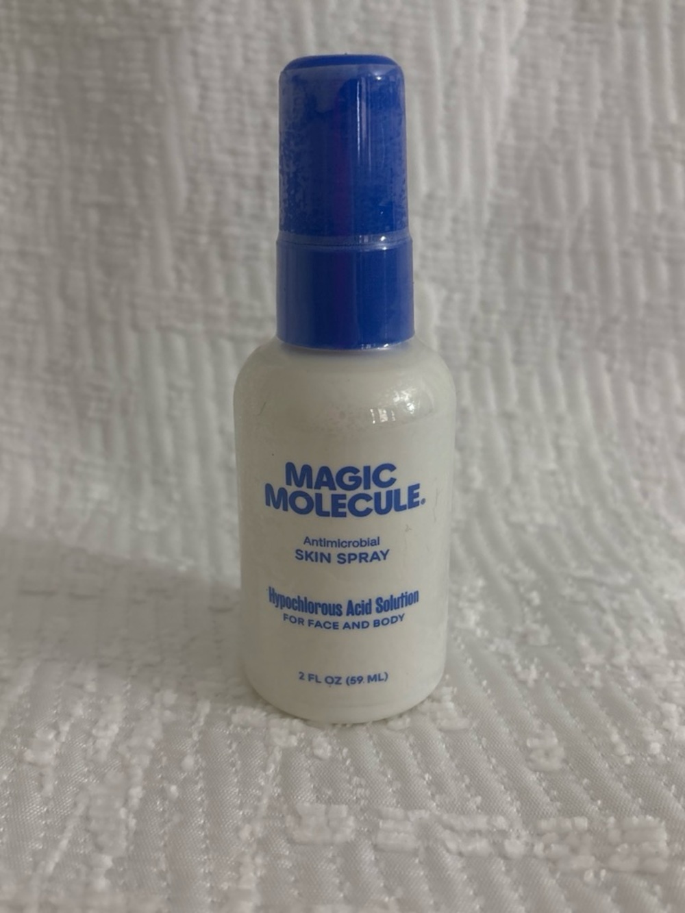 Antimicrobial Skin Spray — Blue/White
